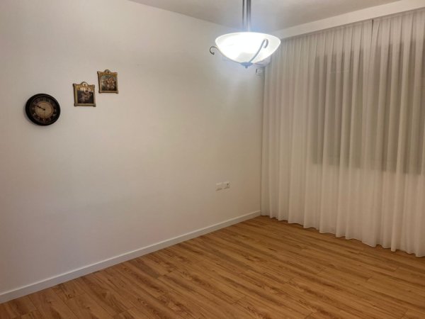 Tirane, jepet me qera apartament 2+1, Kati 3, 87 m² 600 € (Ish Stacioni i Trenit)