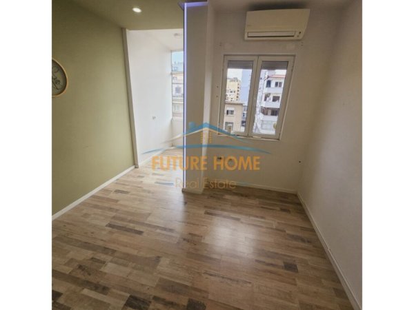 Tirane, jepet me qera apartament 2+1+Ballkon, Kati 4, 108 m² 1,200 € (Sheshi Willson)