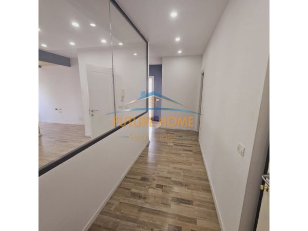 Tirane, jepet me qera apartament 2+1+Ballkon, Kati 4, 108 m² 1,200 € (Sheshi Willson)