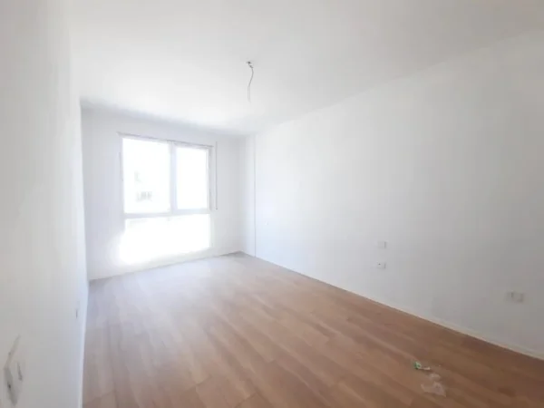 Tirane, jepet me qera apartament 2+1, Kati 3, 87 m² 700 € (Don Bosko)
