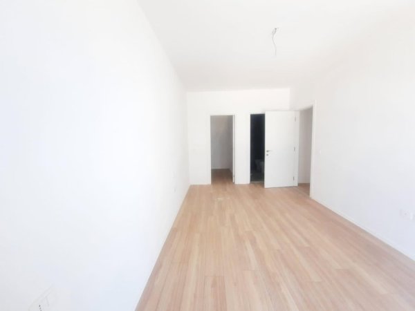 Tirane, jepet me qera apartament 2+1, Kati 3, 87 m² 700 € (Don Bosko)