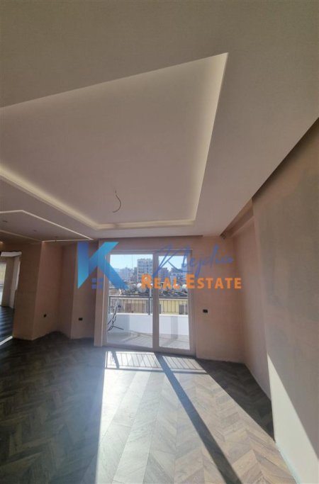 Tirane, jap me qera zyre , Kati 4, 97 m² 1,150 € (Qender)