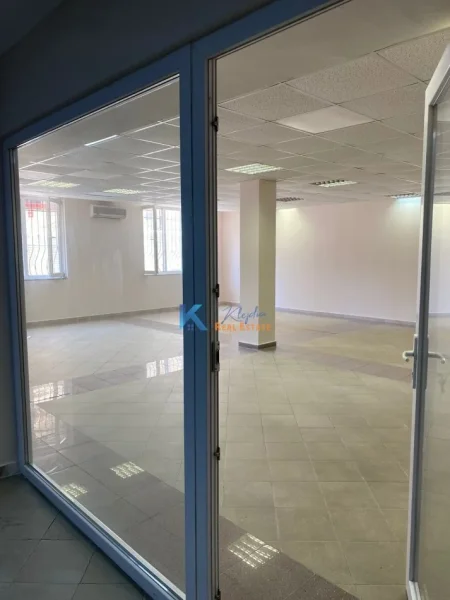 Tirane, jap me qera zyre , Kati 1, 120 m² 50,000 Leke (Te Rruga e Elbasanit)