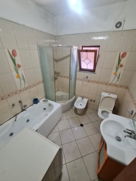 Tirane, jepet me qera apartament 2+1, Kati 2, 70 m² 400 € (Fakulteti i Mjekesise)