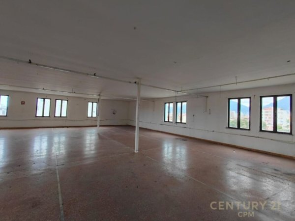Tirane, jepet me qera ambjent biznesi , Kati 5, 706 m² 2,500 € (Siri Kodra)