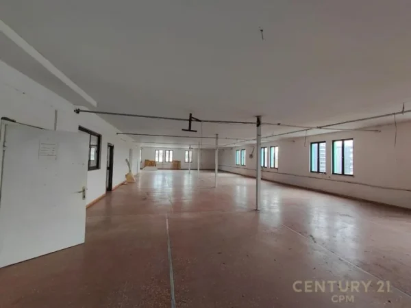 Tirane, jepet me qera ambjent biznesi , Kati 5, 706 m² 2,500 € (Siri Kodra)