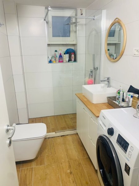 Tirane, jepet me qera apartament 2+1+Aneks+Ballkon, Kati 3, 64 m² 600 € (Rruga Jordan Misja)