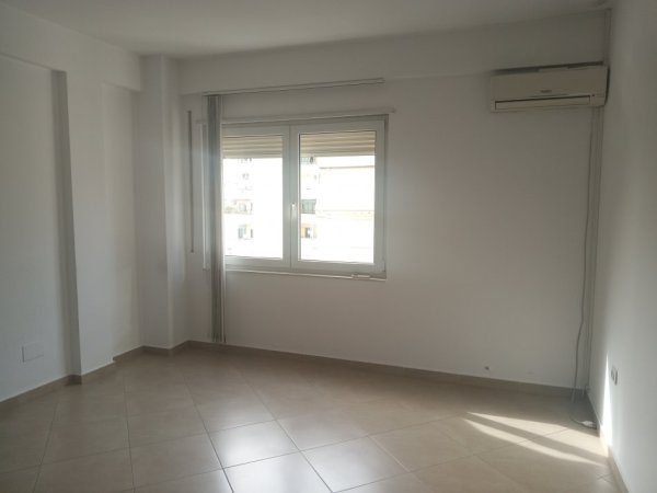 Tirane, shitet apartament 2+1+Ballkon, Kati 6, 687 m² 165,000 € (Tek ATSH Pazari i Ri)