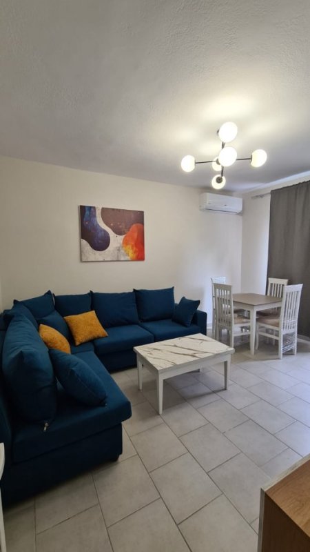 Tirane, jepet me qera 1+1, , 67 m² 470 € (21 Dhjetori)