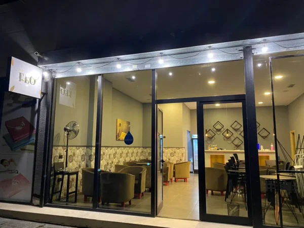 Tirane, jepet me qera bar-resorant , Kati 0, 76 m² 500 € (Yzberisht)