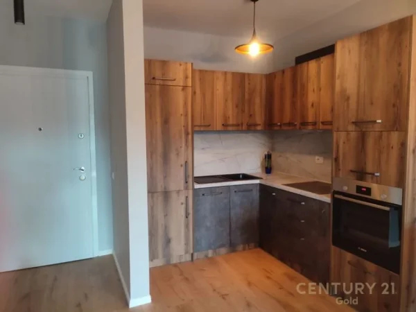 Tirane, jepet me qera apartament 2+1+Ballkon, Kati 3, 113 m² 700 € (Kompleksi Star,21 Dhjetori)