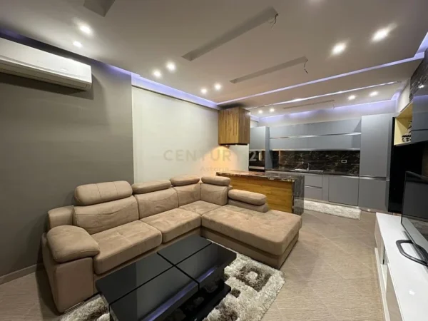 Tirane, jepet me qera 2+1+Ballkon, Kati 6, 113 m² 500 € (Astir)