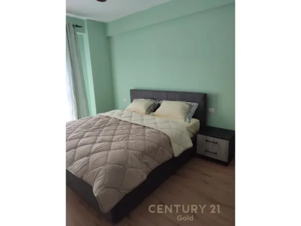 Tirane, jepet me qera apartament 2+1+Ballkon, Kati 3, 113 m² 700 € (Kompleksi Star,21 Dhjetori)