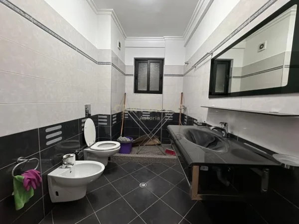 Tirane, jepet me qera 2+1+Ballkon, Kati 6, 113 m² 500 € (Astir)