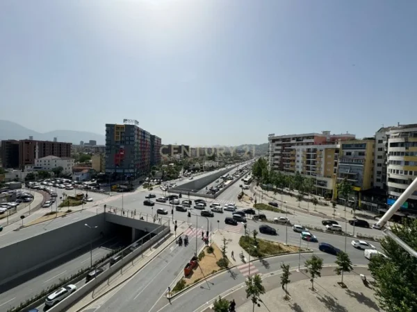 Tirane, jepet me qera 2+1+Ballkon, Kati 6, 113 m² 500 € (Astir)