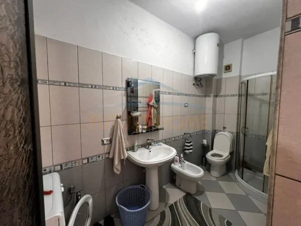 Durres, shitet apartament 2+1, Kati 4, 86 m² 75,000 € (Spitali)