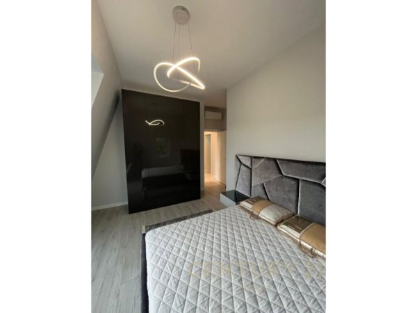 Tirane, jepet me qera apartament 2+1+Ballkon, Kati 3, 90 m² (Teg)