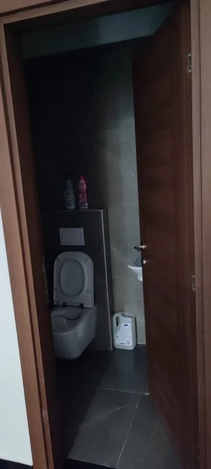 Tirane, jepet me qera dyqan , Kati 0, 25 m² (Square 21)