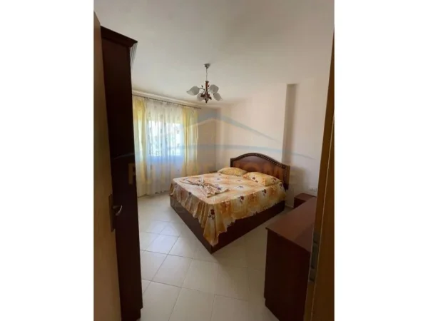 Durres, jepet me qera apartament 2+1, Kati 10, 90 m² 500 € (Vollga)