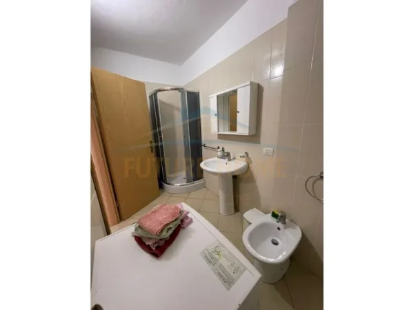 Durres, jepet me qera apartament 2+1, Kati 10, 90 m² 500 € (Vollga)
