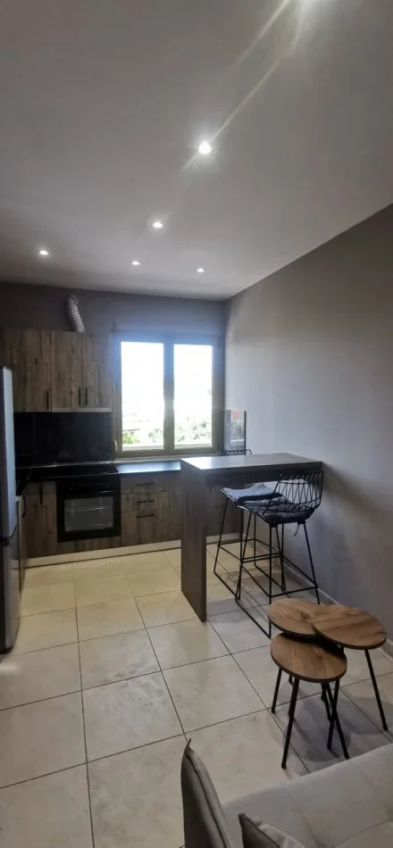 Rr. Todi Shkurti, jepet me qera shtepi 1+1, Kati 2, 70 m² 450 €