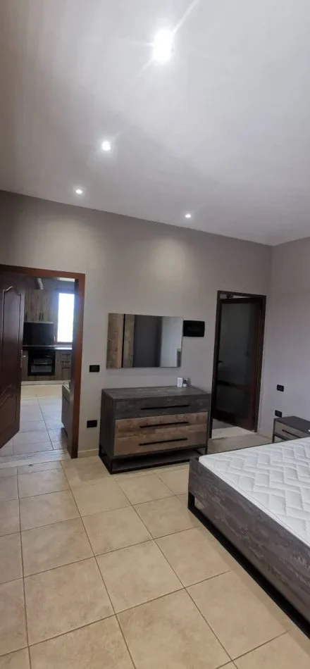 Rr. Todi Shkurti, jepet me qera shtepi 1+1, Kati 2, 70 m² 450 €