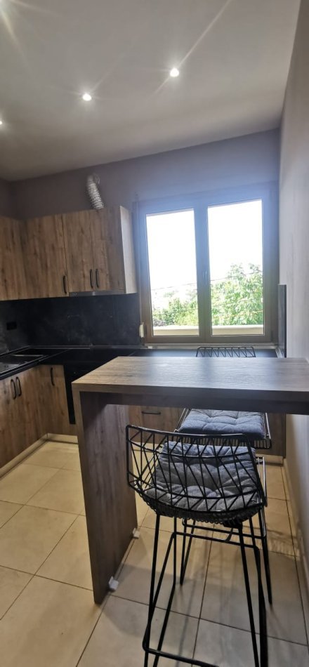 Rr. Todi Shkurti, jepet me qera shtepi 1+1, Kati 2, 70 m² 450 €