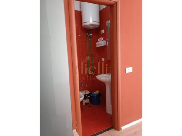 Tirane, jepet me qera zyre , Kati 1, 31 m² 400 €