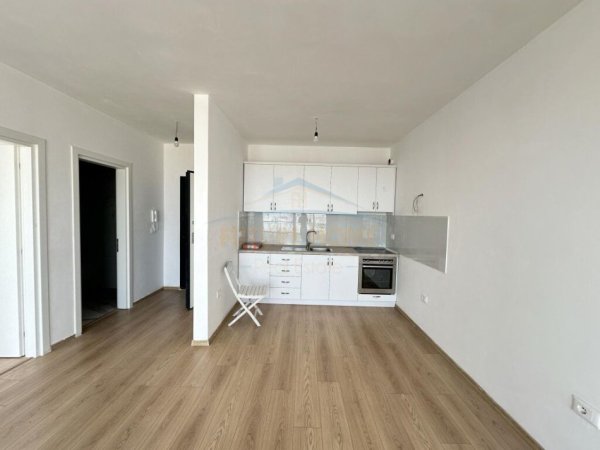 Tirane, jepet me qera apartament 1+1, Kati 8, 70 m² 500 € (RRUGA E DIBRES)