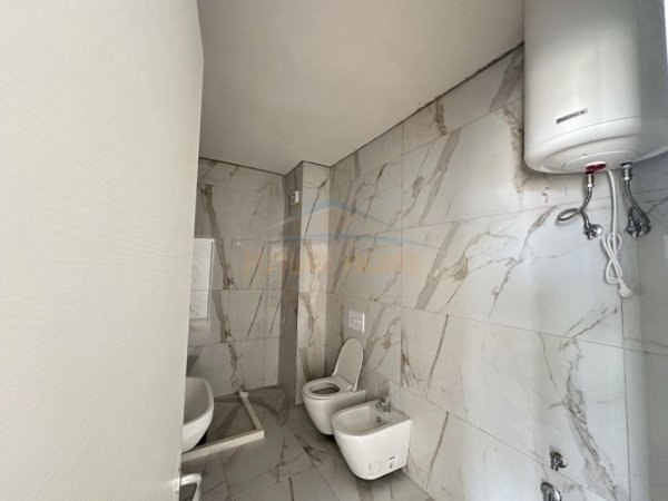 Tirane, jepet me qera apartament 1+1, Kati 8, 70 m² 500 € (RRUGA E DIBRES)