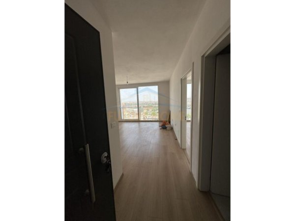 Tirane, jepet me qera apartament 1+1, Kati 8, 70 m² 500 € (RRUGA E DIBRES)