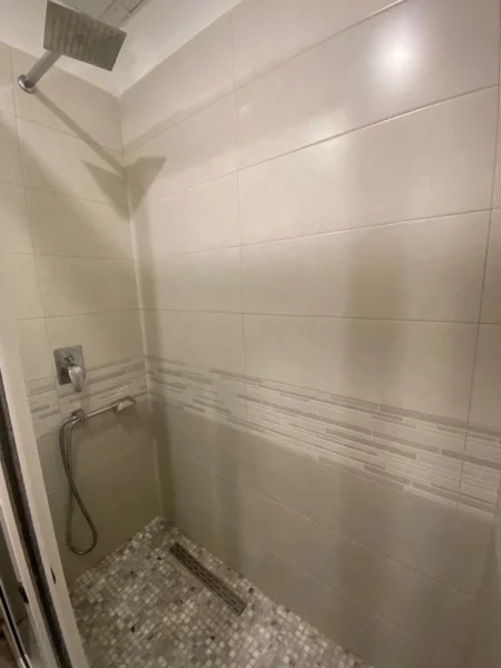 Tirane, shitet apartament 1+1+Ballkon, Kati 1, 70 m² (rruga Ali Dem)