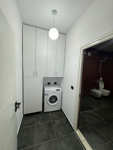 Tirane, jepet me qera apartament 1+1+Ballkon, Kati 2, 70 m² 400 € (Rruga e Dibres , prane shkolles se bashkuar (perballe tower bridge ))