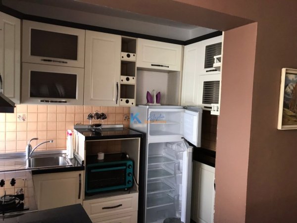 Tirane, jepet me qera apartament 2+1, Kati 3, 65 m² 400 € (Bulevardi Zhan D&#039;Ark, afer Pasticeri Tito)