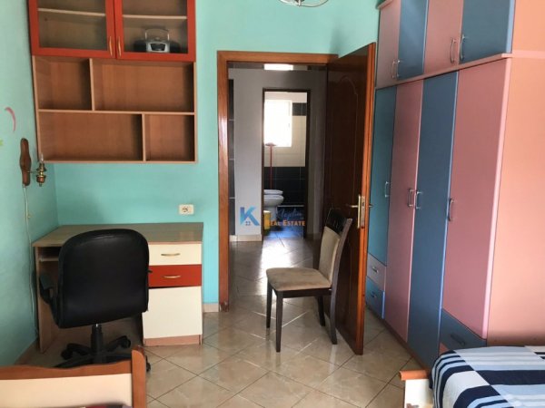 Tirane, jepet me qera apartament 2+1, Kati 3, 65 m² 400 € (Bulevardi Zhan D&#039;Ark, afer Pasticeri Tito)