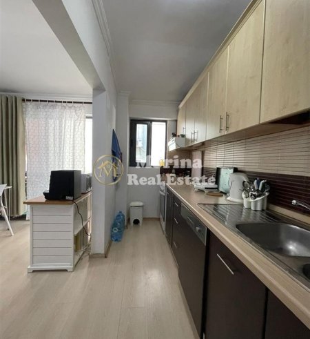 Tirane, jepet me qera apartament 2+1, Kati 3, 112 m² 800 € (Ish Blloku)