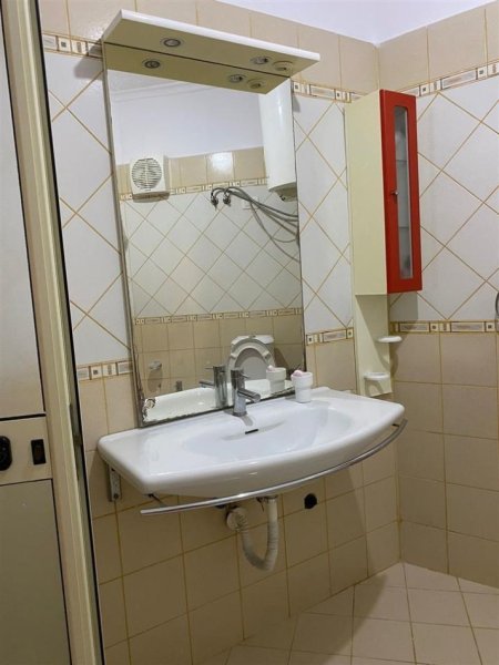 Tirane, jepet me qera apartament 1+1+Ballkon, Kati 3, 70 m² 300 € (fresku)
