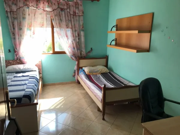 Tirane, jap me qera apartament 2+1+Ballkon, Kati 3, 65 m² 400 € (Siper Brrylit)