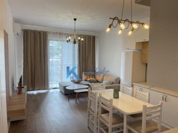 Tirane, jepet me qera apartament 1+1+Ballkon, Kati 3, 71 m² 400 € (selite)