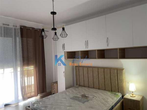 Tirane, jepet me qera apartament 1+1+Ballkon, Kati 3, 71 m² 400 € (selite)