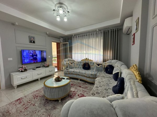 Tirane, shitet apartament 3+1+Ballkon, Kati 2, 130 m² 219,000 € (ALI DEMI)