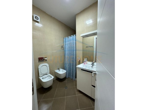 Tirane, shitet apartament 3+1+Ballkon, Kati 2, 130 m² 219,000 € (ALI DEMI)