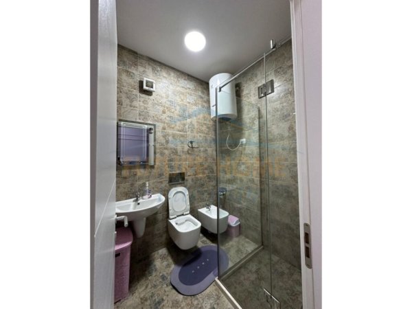 Tirane, shitet apartament 3+1+Ballkon, Kati 2, 130 m² 219,000 € (ALI DEMI)