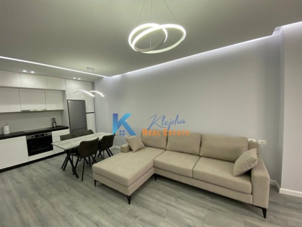 Tirane, jap me qera apartament 1+1+Ballkon, Kati 8, 70 m² 550 € (Rruga e Kavajes)