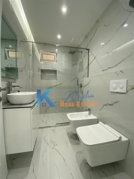 Tirane, jap me qera apartament 1+1+Ballkon, Kati 8, 70 m² 550 € (Rruga e Kavajes)