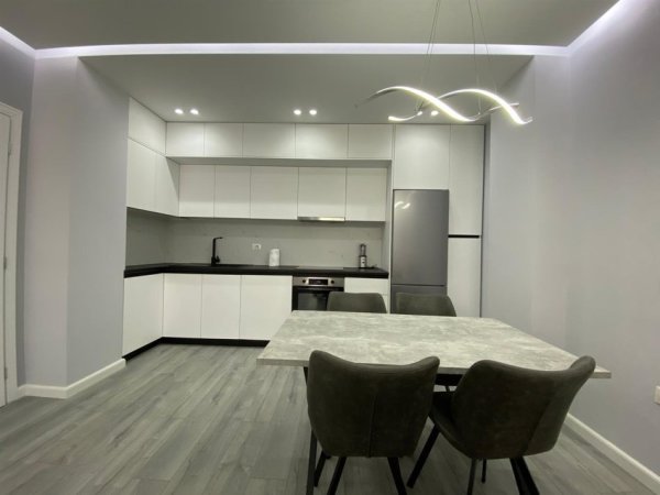 Tirane, jepet me qera apartament 1+1+Ballkon, Kati 8, 72 m² 550 € (square 21)