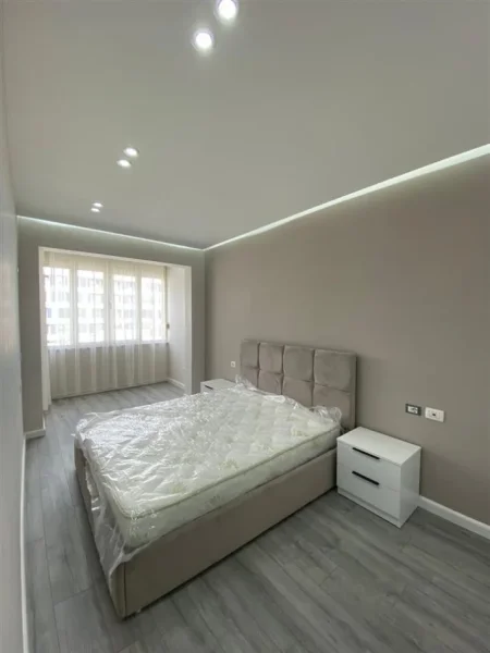 Tirane, jepet me qera apartament 1+1+Ballkon, Kati 8, 72 m² 550 € (square 21)