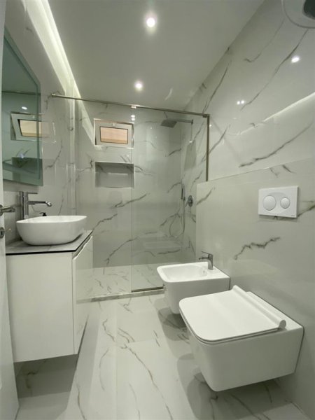 Tirane, jepet me qera apartament 1+1+Ballkon, Kati 8, 72 m² 550 € (square 21)