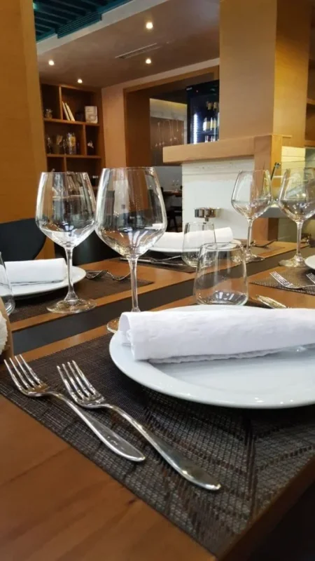 Tirane, jepet me qera bar-resorant , Kati 0, 157 m² 1,800 € (Rruga e Durresit)