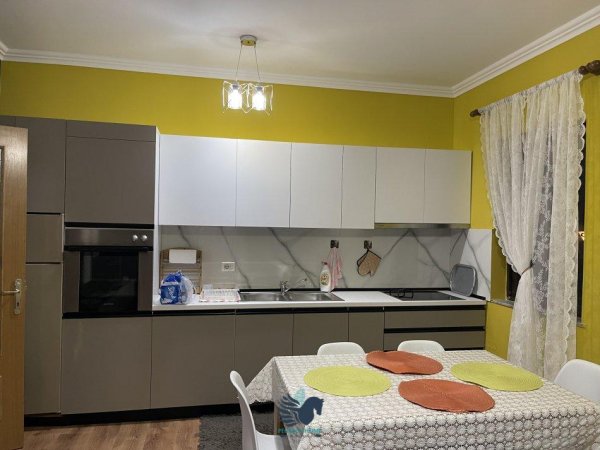 Jepet Me Qera Apartament 2+1 Tek Restorant Durrsi [ID PV0454]